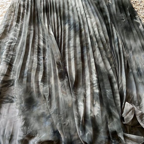 Beautiful tie dye dress! - Picture 2 of 3